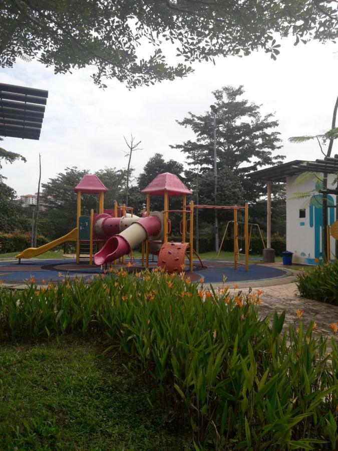 Tampoi Homestay *