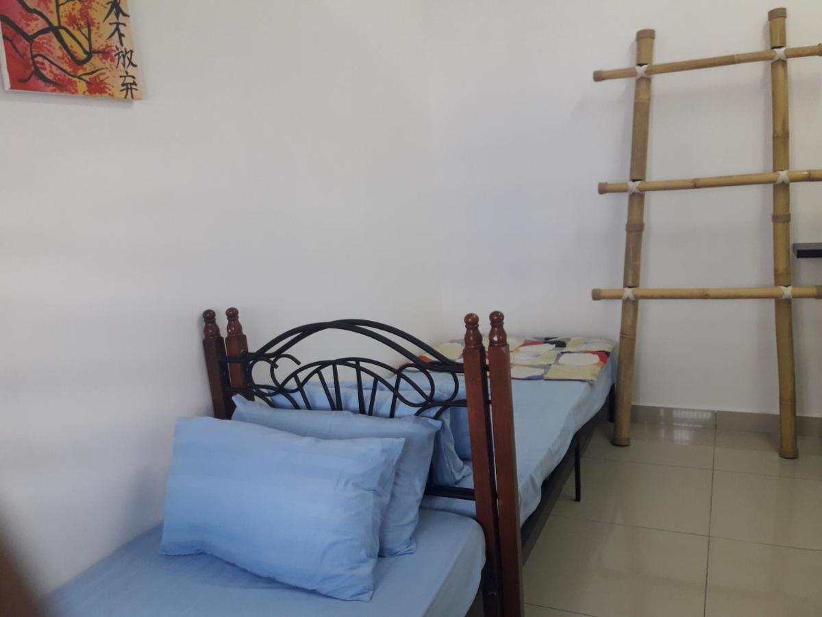 Tampoi Homestay *
